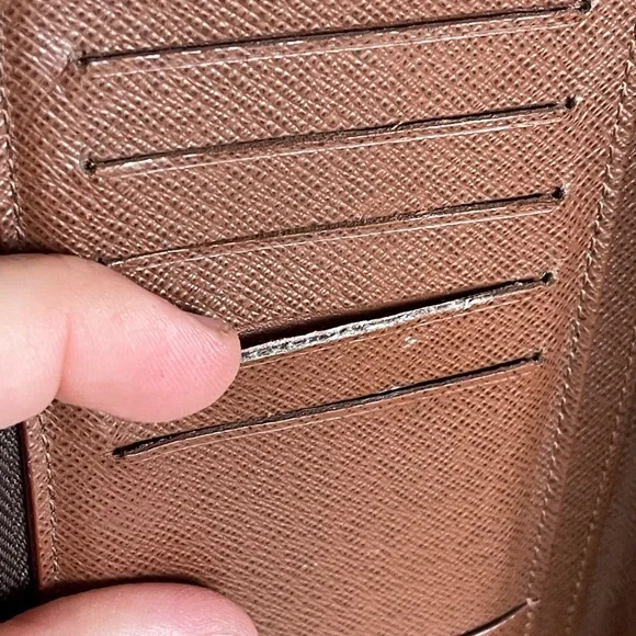 Authentic and rare Louis Vuitton Monogram Zippy Compact Wallet - Picture 11 of 12